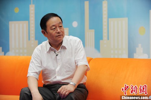 On July 1, 2013, party of central Party school is built religion grind Dai Yan army teachs a vice director in be a guest new network " everybody talks news " , unscramble the Communist Party of China to improve style route chart deep. Zhang Longyun of new network reporter is photographed in