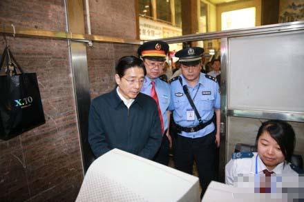 公安部長郭聲琨到長沙火車站等地檢查安保(圖)
