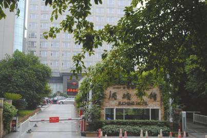 四川合江否认交警开房丢枪 当事人称未发生关系