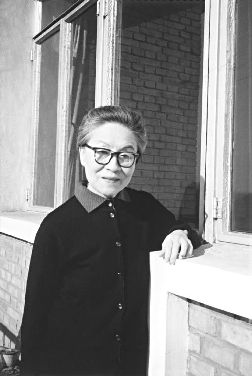 Birthday ever used Mr Yang Jiang 102 years old now ten million royalty aids financially a student
