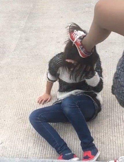 隆达罗西扯掉内衣比赛_中学女生打架扯掉内衣