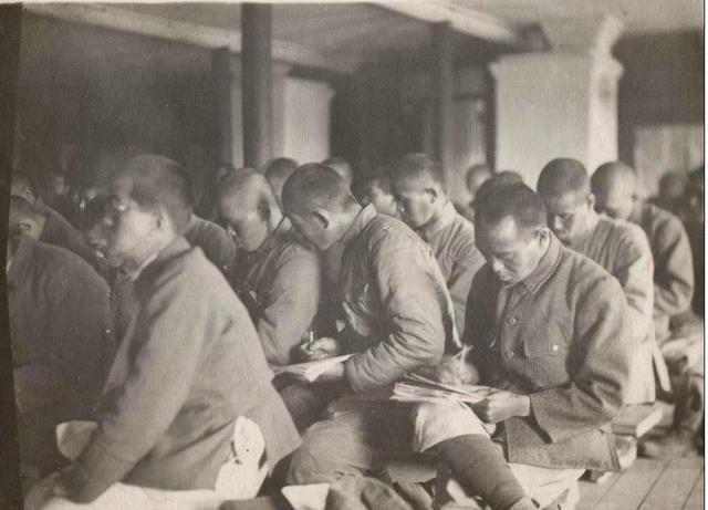 欢迎来地狱劳改:苏联人民热情欢迎日本战俘