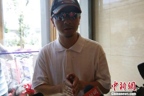 The graph arrives at Kunming for Zhang Jingchuan. Gu Yihang is photographed