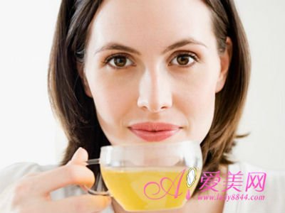 依体质保养 喝茶配按穴 改善经期长痘与痛经
