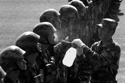 �ҹ����÷ɻ����������ı����� ȡ���½��ı���