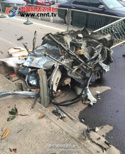 江苏南京一路口发生多车相撞事故已致2人死亡