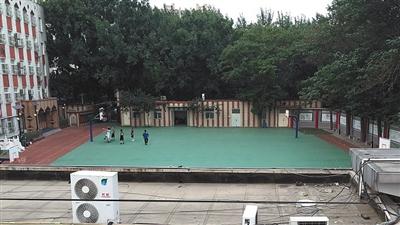 北京一小学多名学生流鼻血 家长怀疑操场惹祸