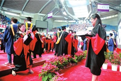 清华研究生毕业典礼举行 校长希望学子坚守良知