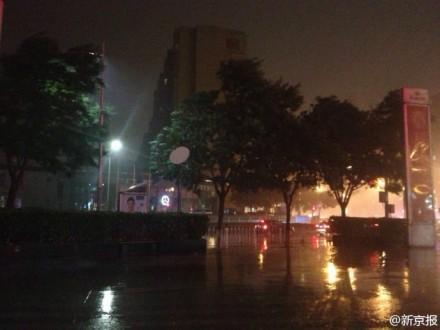 组图:北京河北等多地狂风暴雨 廊坊全城停电