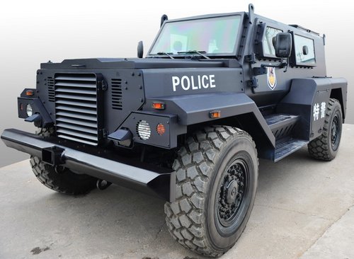 中国自研4X4防雷装甲车亮相 性能国际领先