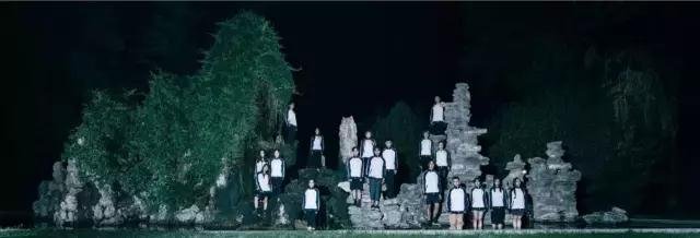 杨文彬《大学社会》,街舞社合影。 杨文彬《大学社会》,街舞社合影。