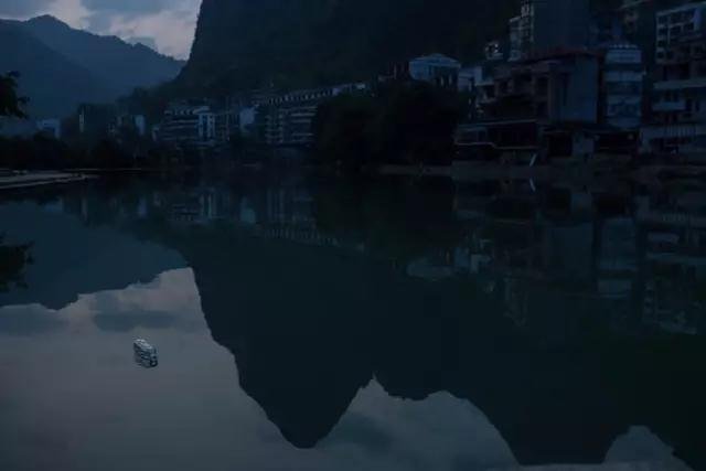 随着大量人口的流入和扩建,巴马开始超出它的承载能力,当地人和早期的“候鸟人”感叹环境大不如前。 随着大量人口的流入和扩建,巴马开始超出它的承载能力,当地人和早期的“候鸟人”感叹环境大不如前。