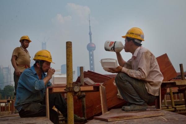 新华社批多地高温津贴被克扣:损国家法治形象_新闻_腾讯网