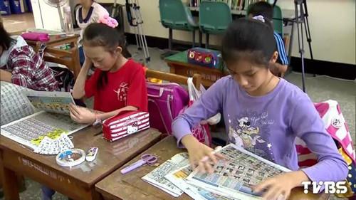 老师出趣题测试财商 小学生想当服务生住豪宅