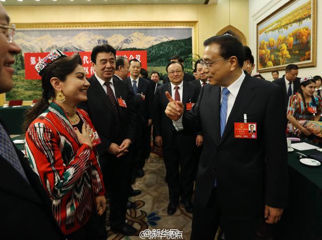 李克强赞维族代表汉语说得流畅措辞精彩