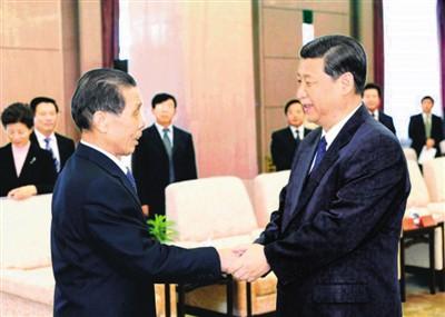 媒体揭秘习近平回信特点：爱给学生和基层回信
