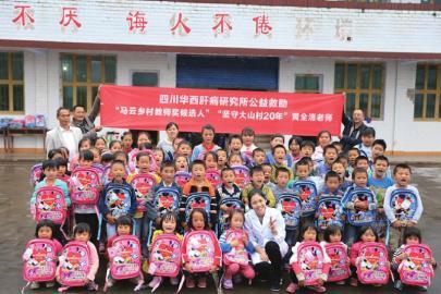 乡村教师患肝硬化7年仍上课 学生罢课求其治病