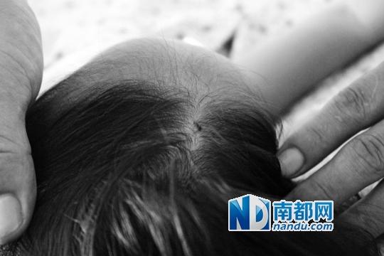 3岁女童回家路上遭毒针射击陷昏迷 凶手难觅