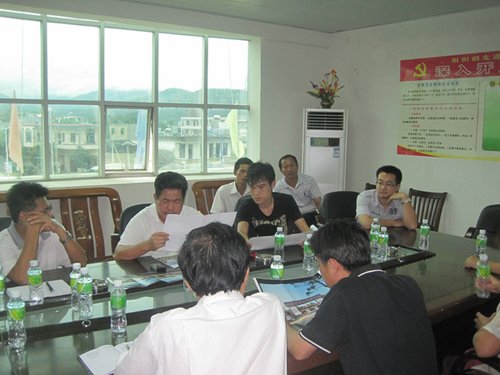 杨文平县长到本号镇指导民侨小学校工程建设