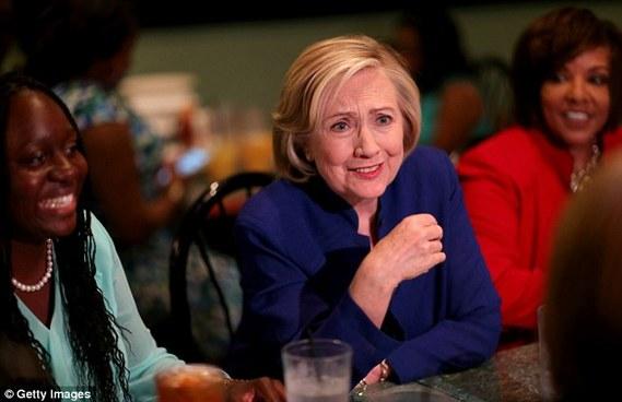 希拉里在纽约展开首场竞选集会 丈夫女儿或出场助威