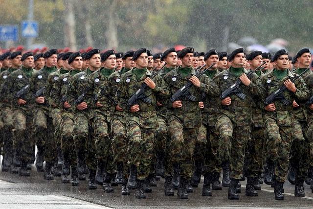 塞尔维亚军火库发生爆炸 1人死亡3人失踪 _新闻_腾讯网