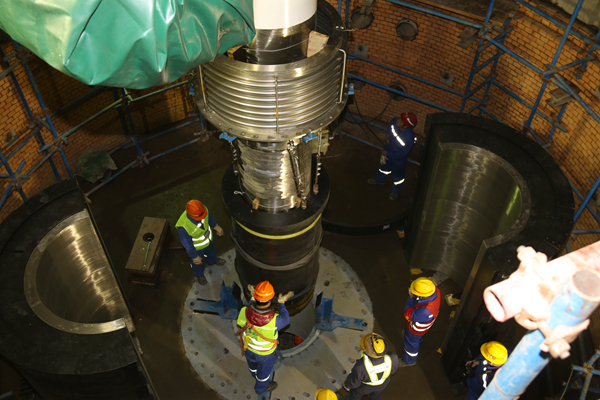 国产核电高温气冷堆主装备吊装 全球首座