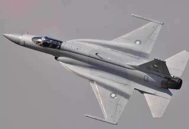 光辉 PK 枭龙 印巴自制战机谁更胜一筹