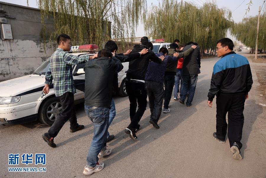 组图:宁夏警方捣毁一传销窝点抓百人