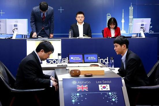 AlphaGo连胜世界冠军，AI真的能够取代人类了吗？