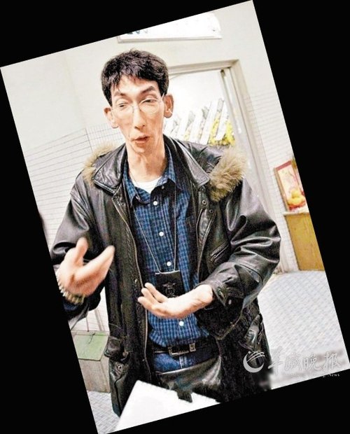 胖头陀求助筹钱葬母