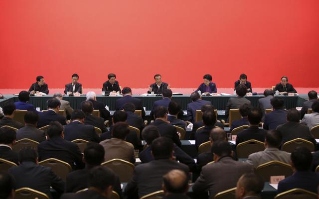李克强:让困难家庭孩子平等竞争中有上升通道