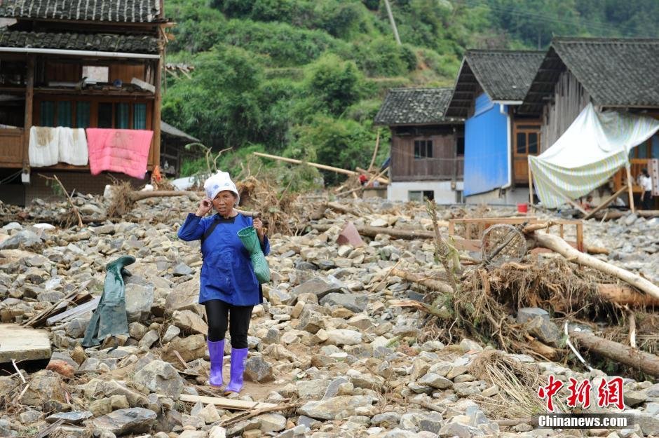 贵州黎平洪水过后一片狼藉 2万人受灾5人失联(图)