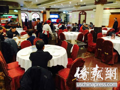 虽然华埠大多数餐馆关门，但开业的茶楼仍末见客满。美国《侨报》/叶永康 摄