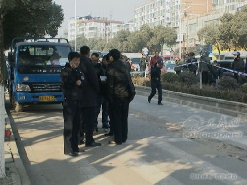 南京发生持枪抢案 劫匪打死储户携款潜逃