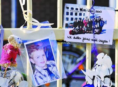 比利时载46名小学生客车出车祸 致22死24伤(图)