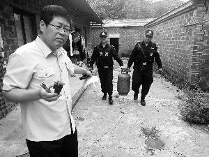 男子占地不还 两次腾退终搬离