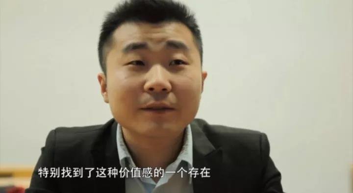 纪录片《生活的咖啡线》剧照。“特别找到了这种价值感的一个存在。” 纪录片《生活的咖啡线》剧照。“特别找到了这种价值感的一个存在。”