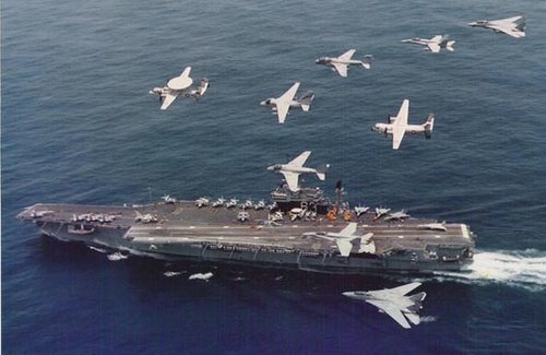 资料图:1996年,美军小鹰号航母率领编队曾进入台湾海峡