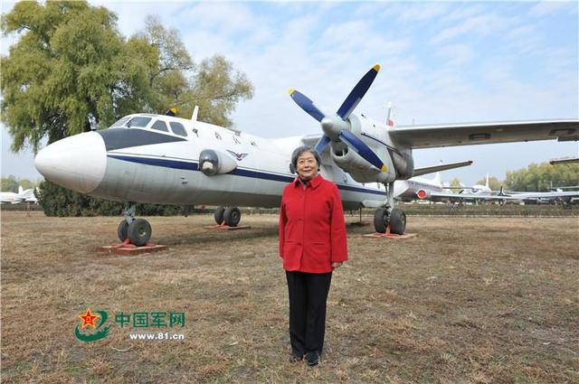 飞过7种机型的女将军释疑女飞行员驾战斗机(图)