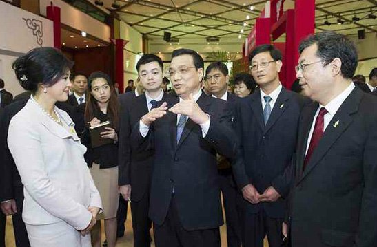 李克强在泰国亲自推销中国高铁技术