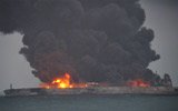 东海13万吨油轮撞船起火 恐引发环境灾难
