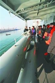 海军护航编队与海盗战斗10小时 用爆震弹击退