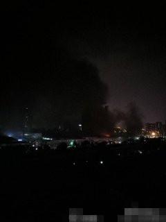 郑州一蔬菜批发市场突发大火 并且伴随爆炸