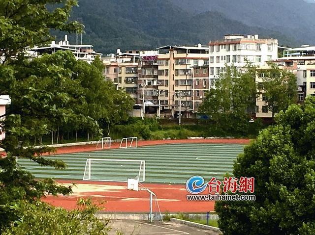 福建一名准大学生操场上踢球 遭雷击不幸身亡