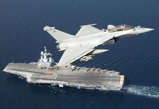 法总统称法国航母9月起将再度在叙伊助力打击IS