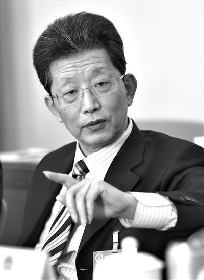 人大代表自曝gdp造假_月亮代表我的心简谱