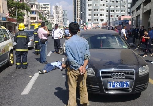 奥迪司机拒付停车费撞死协管 逃跑未遂被刑拘