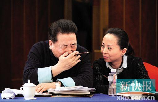 两会"星交流":姜昆与邰丽华交流很欢乐(图)