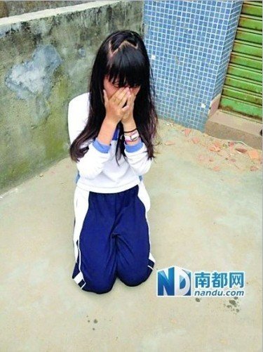 女生晒殴打同学逼其下跪照片续:警方已安排验