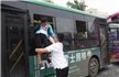 河南公交司机斗气互怼 乘客跳窗而逃